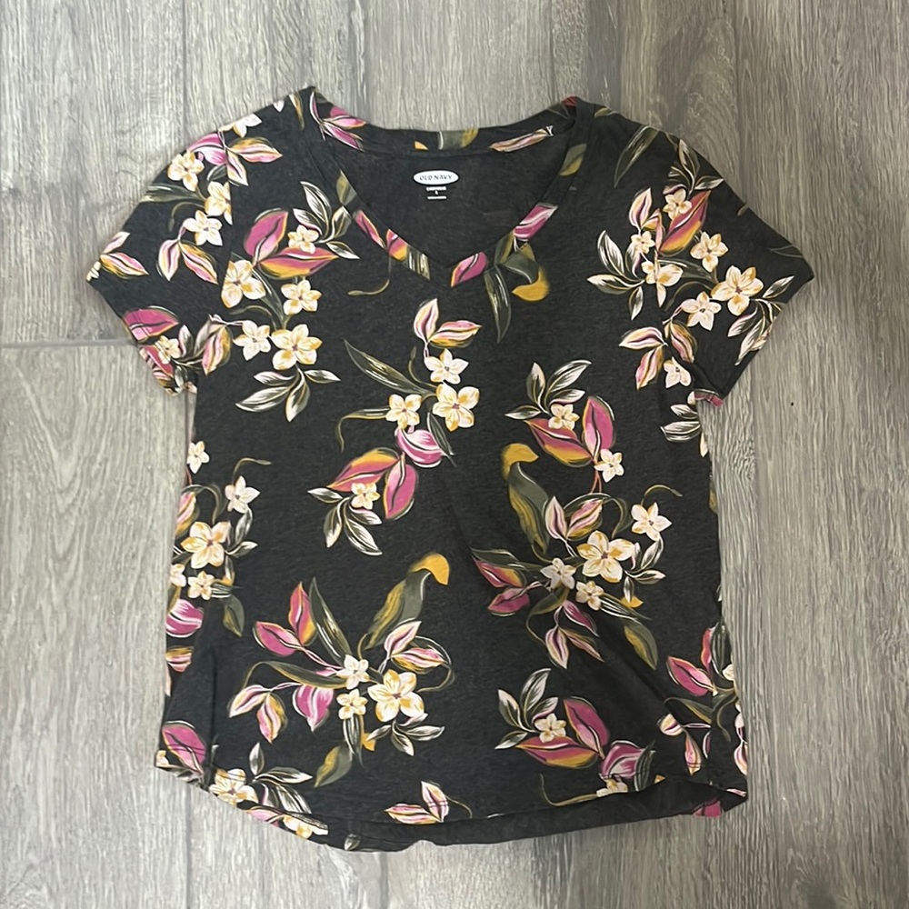 Old Navy floral v-neck